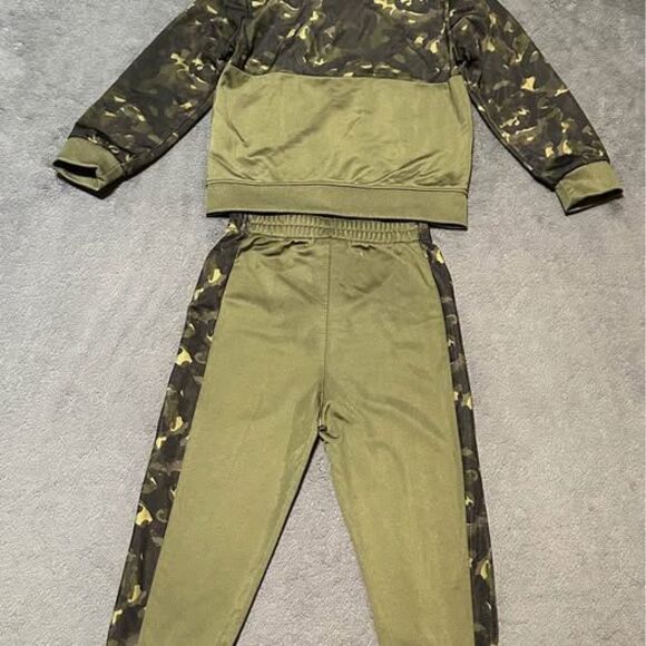 Nike 2PC Baby Boy Green Camouflage Tracksuit - Picture 6 of 8